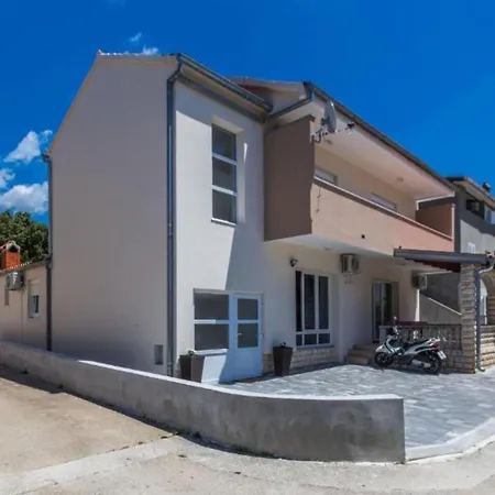 Spacious Two Sis In With Terrace 1 Apartman