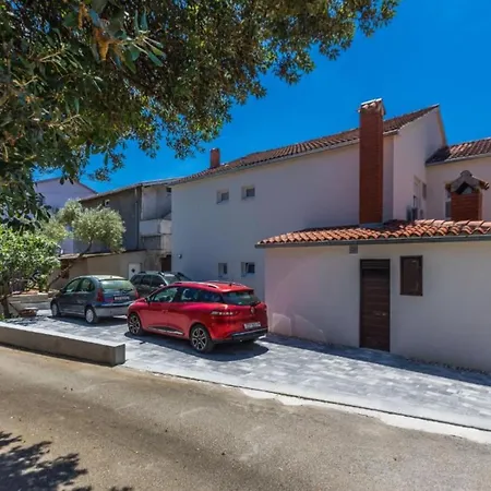 Apartman Spacious Two Sis In With Terrace 1