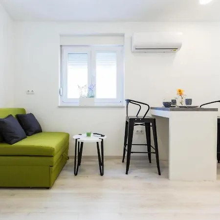 Spacious Two Sis In With Terrace 1 Zadar