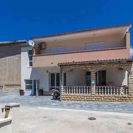 Apartman Spacious Two Sis In With Terrace 1